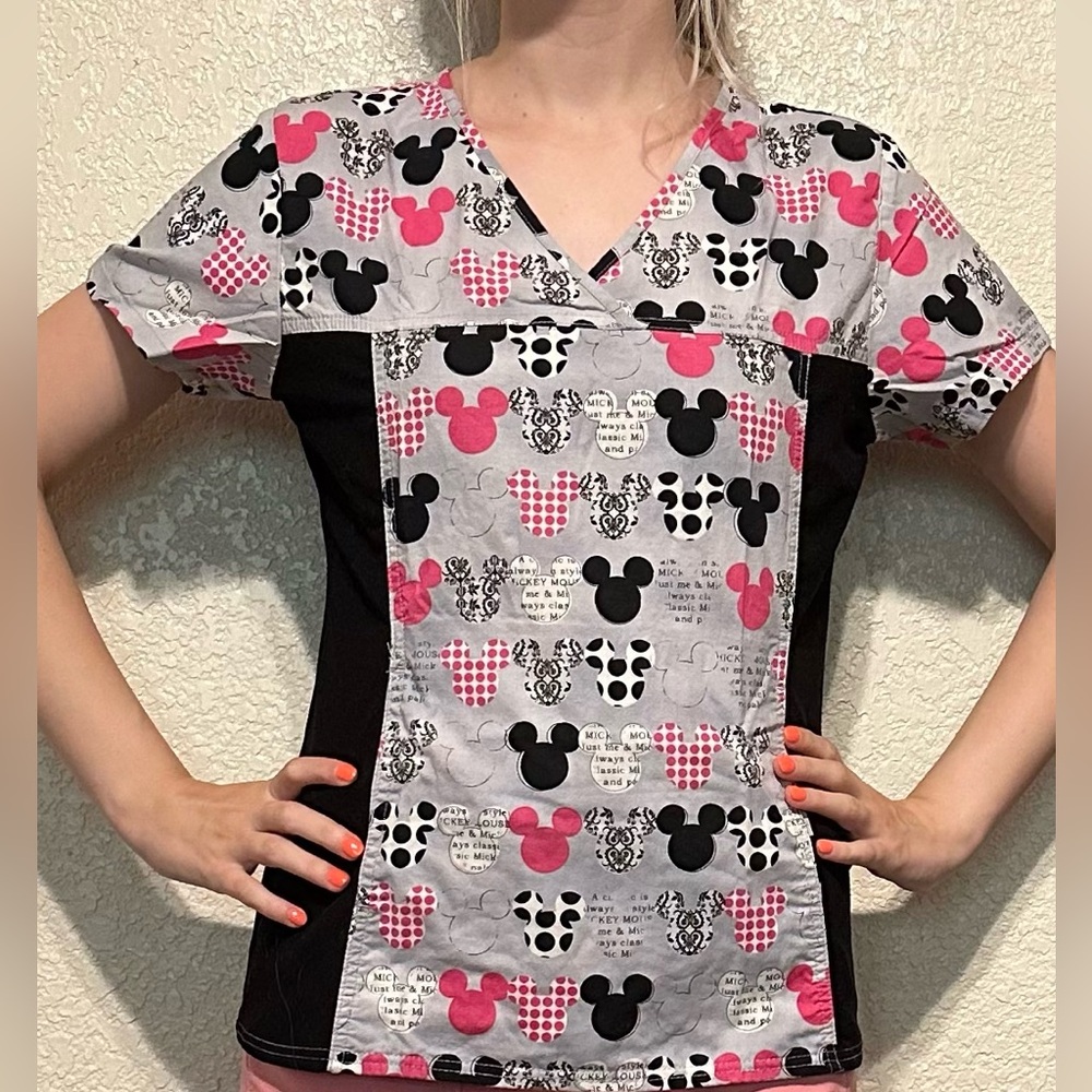 XS Disney Mickey Mouse Stretchy Scrub Top with Pockets